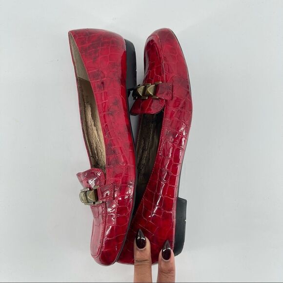 Vintage Vaneli Women’s Red Croco Textured Patent Leather Loafers Size 8.5M - Picture 13 of 16